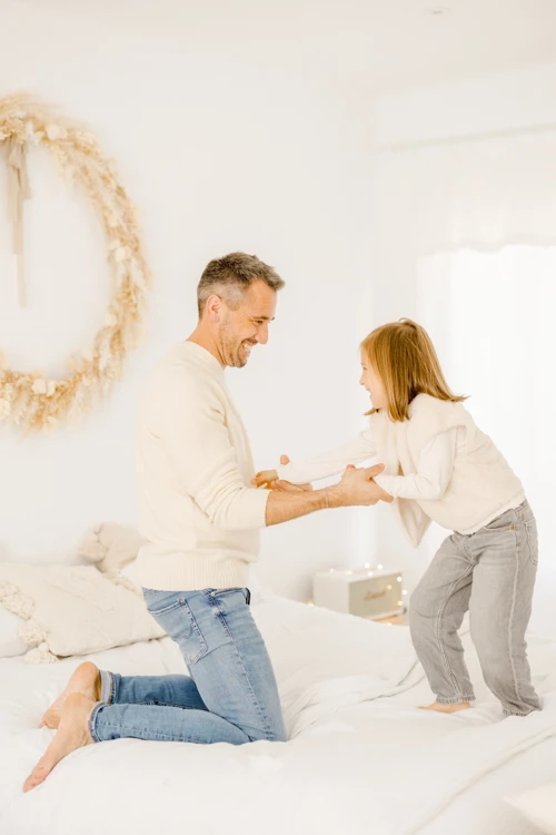 main bonheur meubles enfant beige